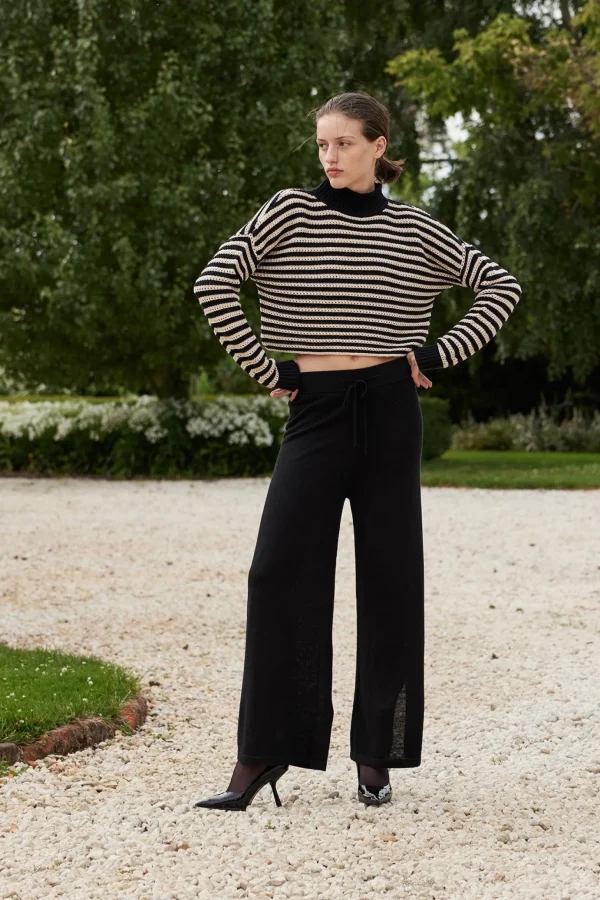 ARCAA June Cropped Sweater - Sand & Black